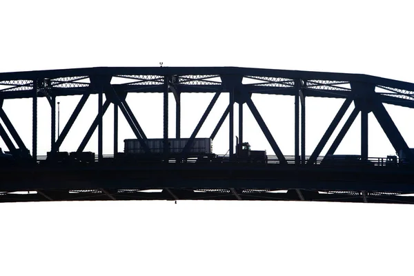 Грузовик на мосту — стоковое фото