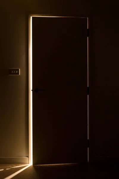 Açık Bir Kapının Aralığından Gelen Işık — Stok fotoğraf