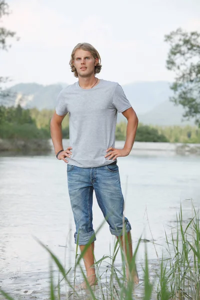 Man Having Free Time River Mountains — Stock Photo, Image