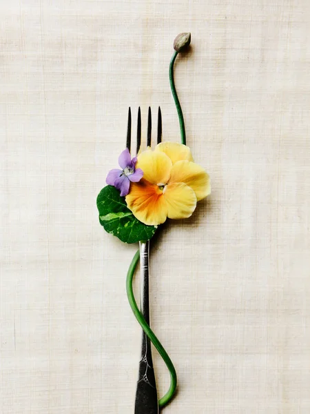 Edible Flowers Fork — Stock Photo, Image