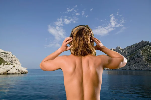 Young Man Headset Sea View — Stock Photo, Image