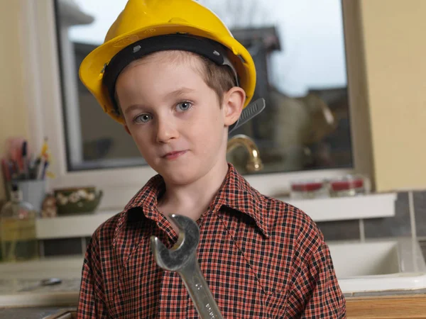 Junge Als Bauarbeiter Verkleidet — Stockfoto