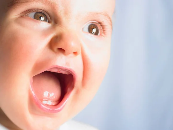 笑っている赤ん坊の肖像画 — ストック写真