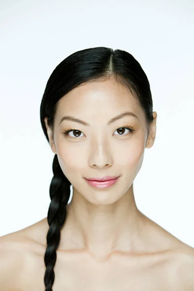 一个年轻中国女人的画像 — 图库照片