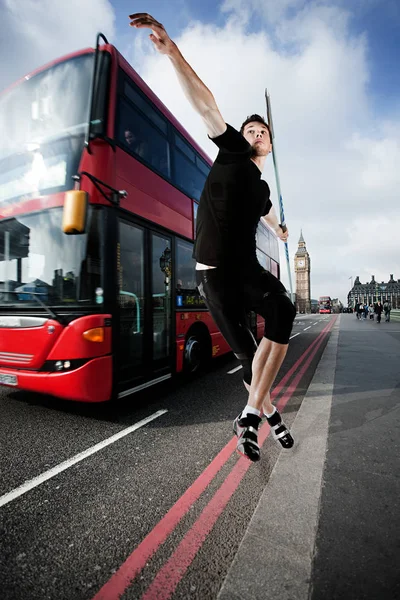 Lanzador Jabalina Carretera Con Autobús Londres Inglaterra — Foto de Stock
