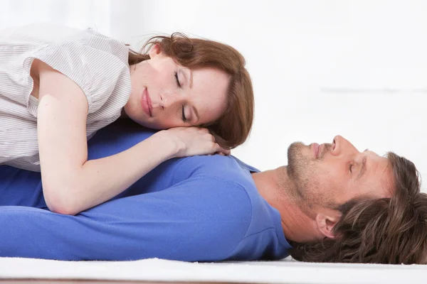 Side View Couple Relaxing Rug — Stock Photo, Image
