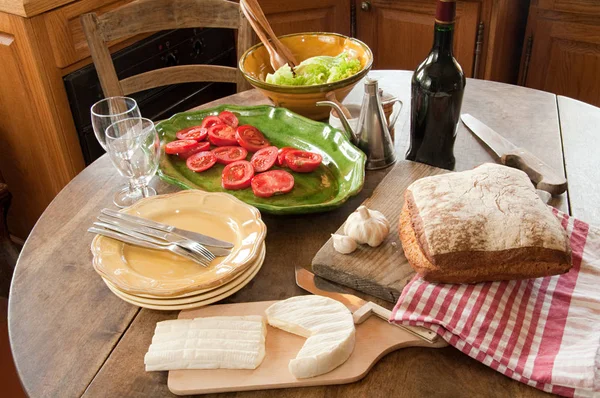 Fransız Kır Mutfağında Bir Masa — Stok fotoğraf
