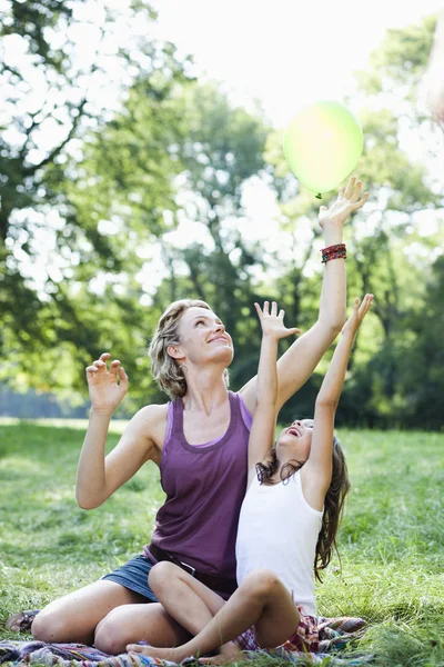 Madre Hija Jugando — Foto de Stock