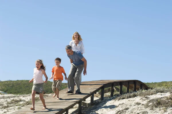 Familie Der Küste — Stockfoto