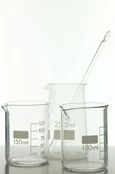 Beakers Ciência Isolado Fundo Branco — Fotografia de Stock