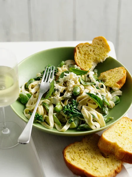 Cuenco Pasta Con Guisantes Tostadas — Foto de Stock