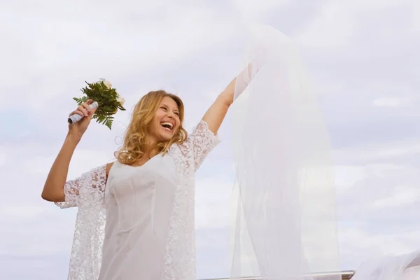 Невеста Букетом Улыбок — стоковое фото