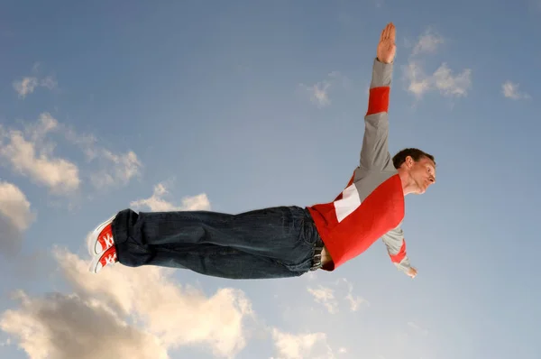 Hombre volando por el aire —  Fotos de Stock