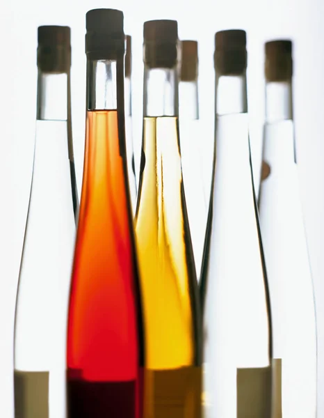 Flaschen Flüssigkeit Isoliert Auf Weißem Hintergrund — Stockfoto
