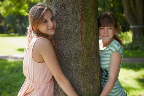 Meninas Divertindo Juntos Parque — Fotografia de Stock