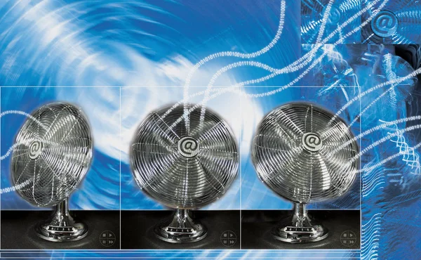 Három Elektromos Ventilátor Elszigetelt Kék Háttér — Stock Fotó
