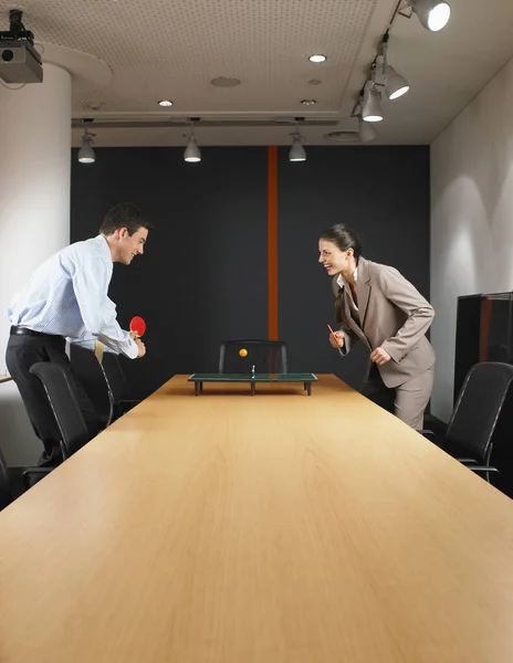 Hombre Mujer Jugando Ping Pong — Foto de Stock