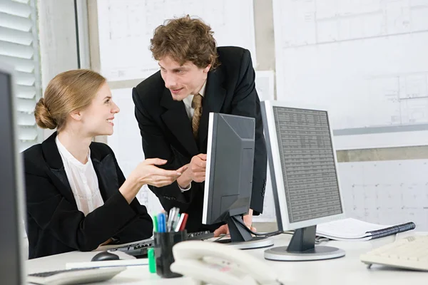 Kollegen Reden Büro — Stockfoto