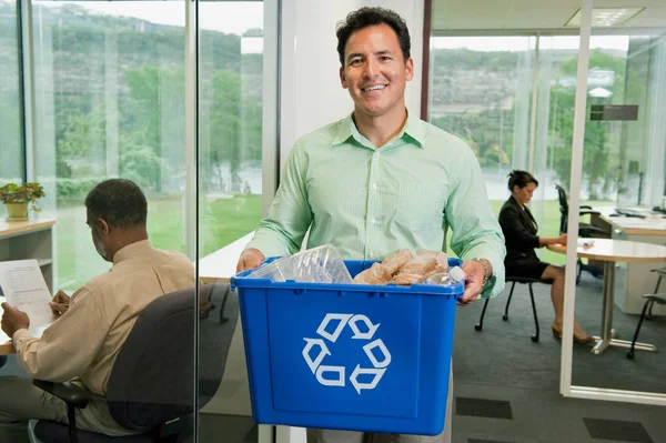 Hombre Sosteniendo Caja Reciclaje —  Fotos de Stock