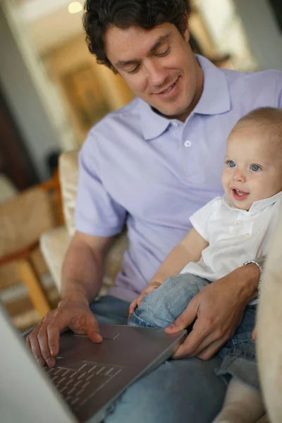 Father Sitting Laptop Holding Baby — kuvapankkivalokuva