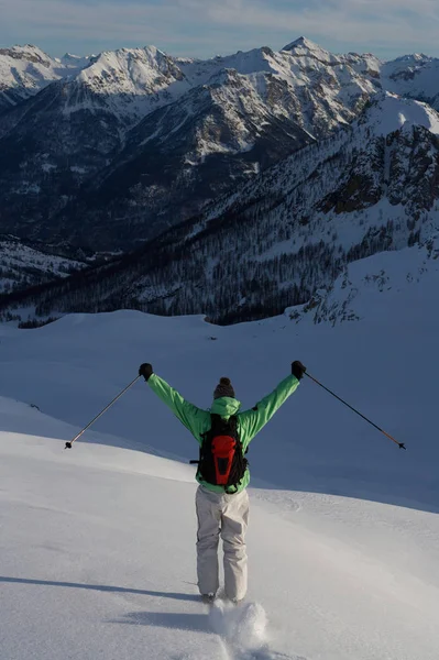 Skier Ski Εκτός Πίστας — Φωτογραφία Αρχείου