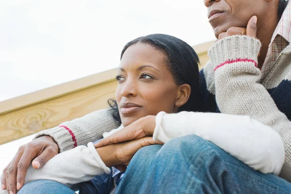 Africana Pareja Aire Libre Abrazos —  Fotos de Stock