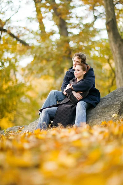 Couple Dans Parc Automne — Photo