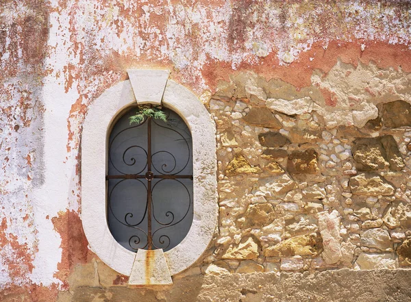 Маленьке Вікно Кам Яній Стіні — стокове фото