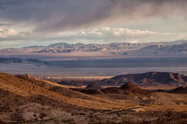 Montagne Nel Deserto Asciutto — Foto Stock