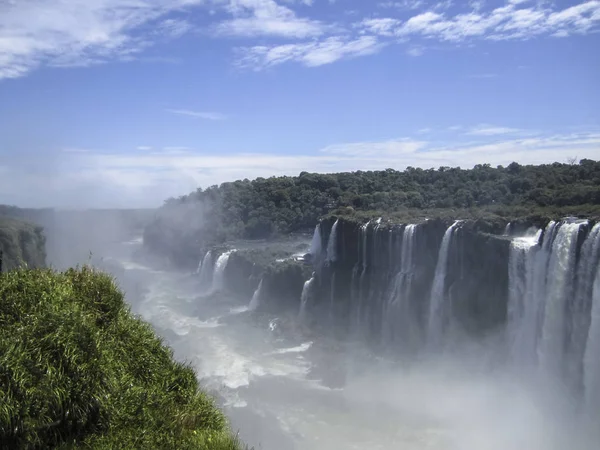 Mist uit de Iguazu Falls, Argentinië, Zuid-Amerika — Stockfoto