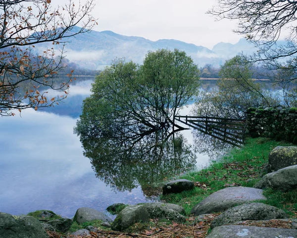 Cumbrian Sjö Och Berg — Stockfoto