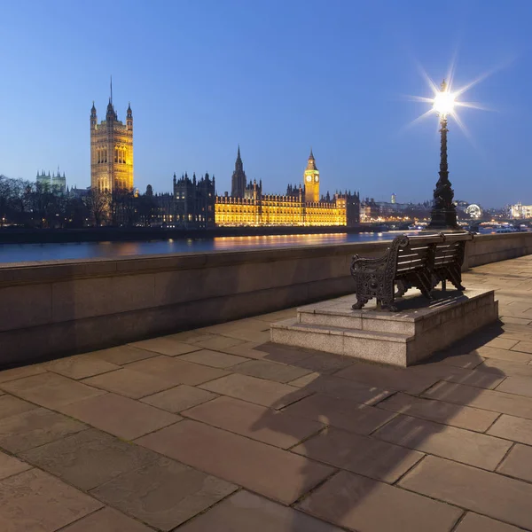 Blick auf die Häuser des Parlaments bei Nacht, London, Vereinigtes Königreich — Stockfoto