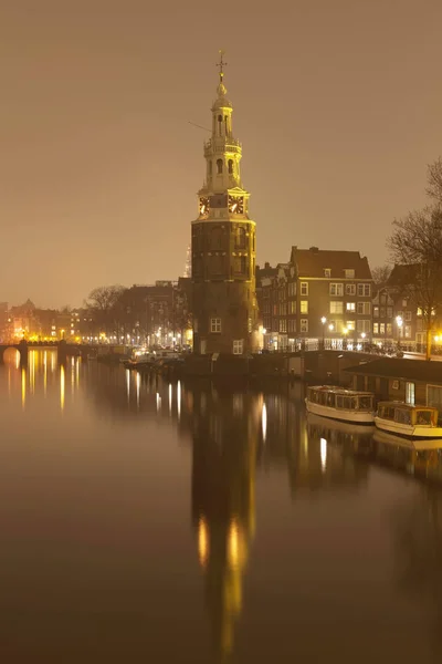 Montelbaanstoren on Oudeschans, Amsterdam, Nizozemsko — Stock fotografie