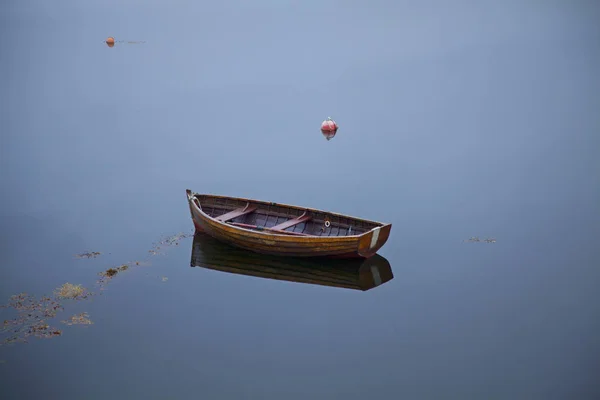 Barco Solitario Lago Mar Highland Escocia —  Fotos de Stock