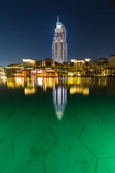 Burj Dubai Lake Hotel την νύχτα, Ντουμπάι, Ηνωμένα Αραβικά Εμιράτα — Φωτογραφία Αρχείου