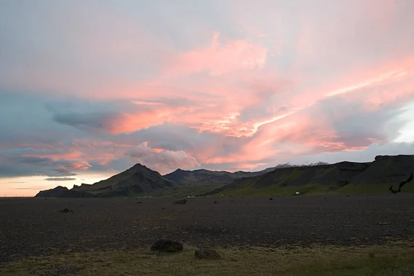 Ισλανδία Ηλιοβασίλεμα Πάνω Από Ηφαιστειακά Βουνά — Φωτογραφία Αρχείου