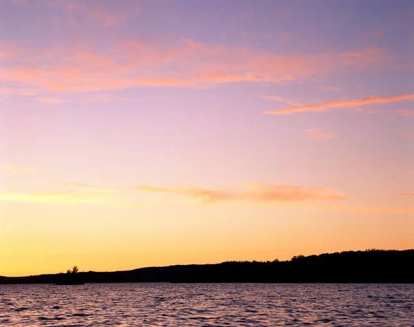 Sjön Och Himlen Vid Solnedgången — Stockfoto