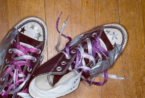 Chaussures Pour Fille Avec Lacets Métalliques — Photo