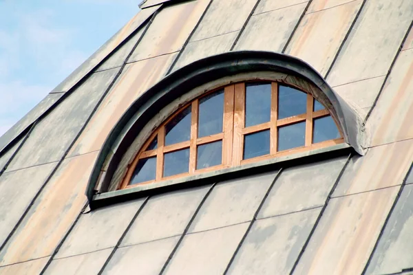 Arched window in roof — ストック写真