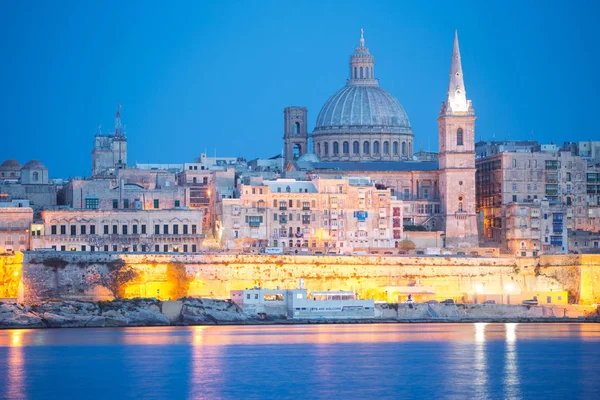 Valletta skyline ao entardecer, Malta — Fotografia de Stock