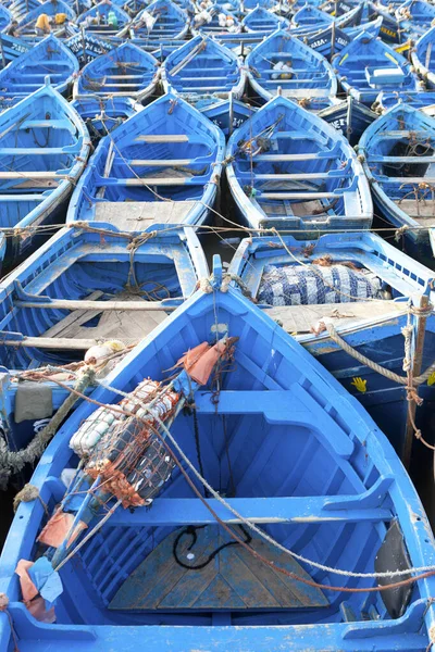 Reihen blauer Fischerboote vor Anker, Essaouira, Marokko — Stockfoto