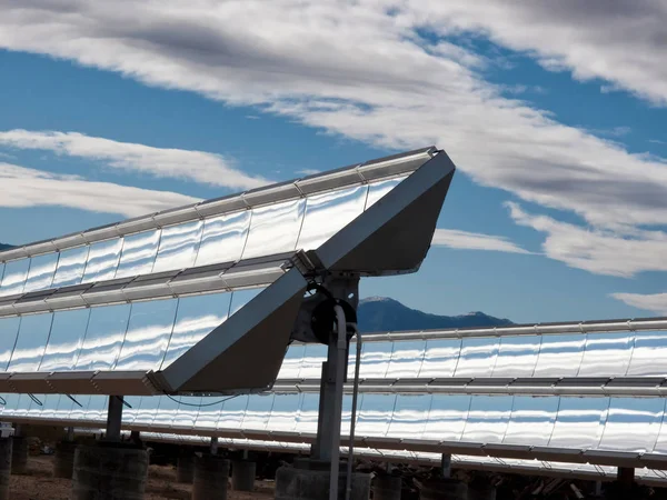 Equipo Energía Solar Bajo Cielo Azul — Foto de Stock