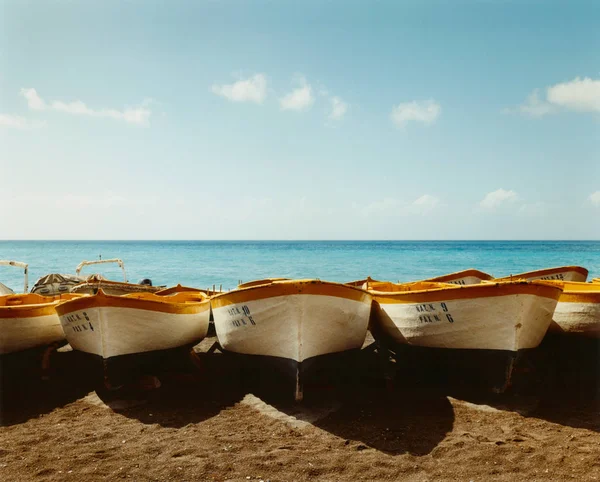 Line Painted Boats Beach — 스톡 사진