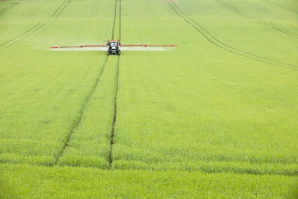 Tractor Crop Spraying Green Field — 스톡 사진