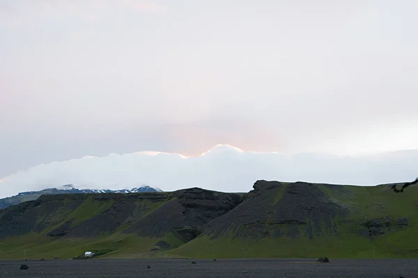 Island Solnedgång Över Vulkaniska Berg — Stockfoto