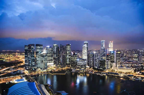 Skyline, por la noche, Singapur — Foto de Stock