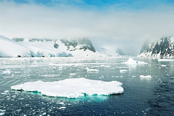 Lemaire Kanal Med Snö — Stockfoto