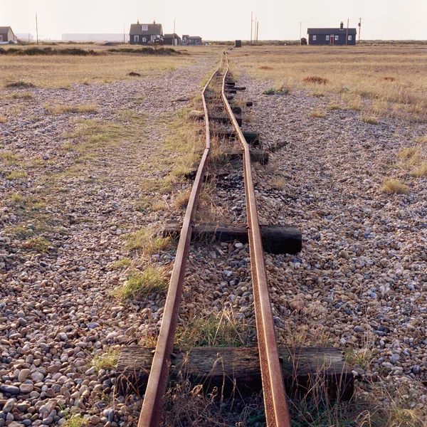 Bahnstrecke Durch Einige Häuser — Stockfoto