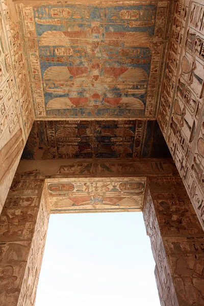 Binnen habu tempel Egypte — Stockfoto