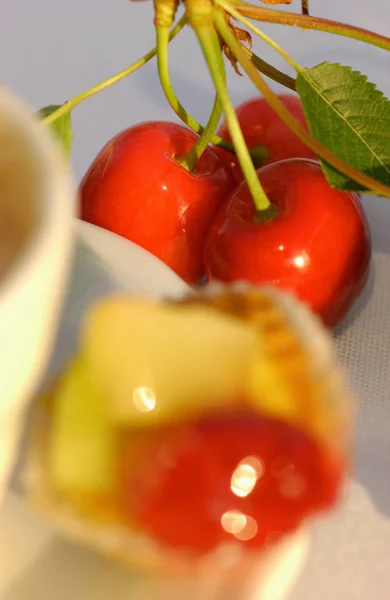 Kirschen Mit Kuchenauswahl — Stockfoto